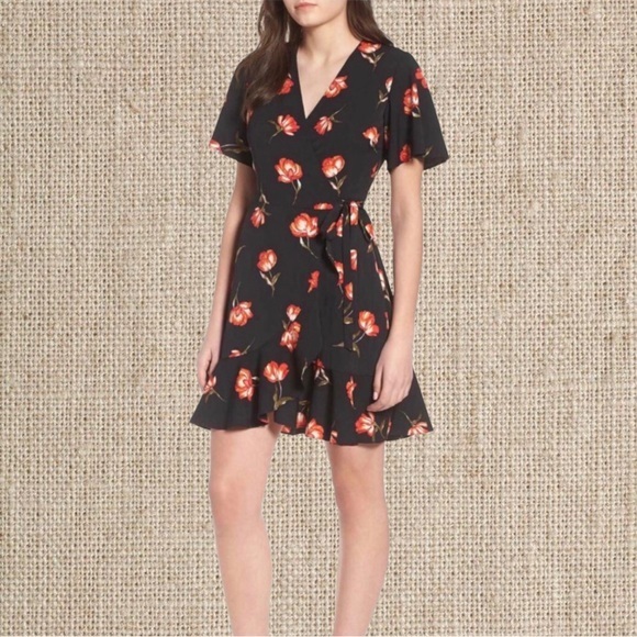 Dresses & Skirts - Floral Wrap Dress